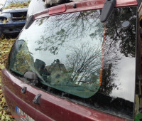  okno zadních /pátých dveří/ - světlé - ORIGINÁLNÍ DÍL 