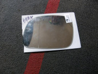 sklo levého zrcátka 