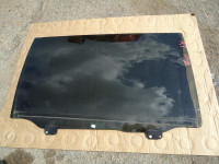 okno do pravých bočních dveří/šoupaček - tmavé - ORIGINÁLNÍ DÍL 