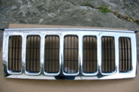 přední  chromovaná maska 